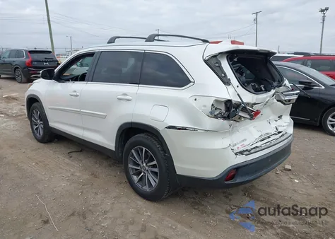 2019 Toyota Highlander Xle z USA, uszkodzony, nr VIN 5TDJZRFH8KS589987